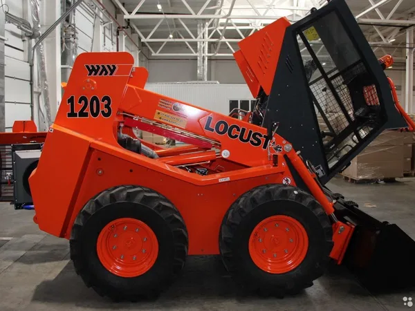 Мини-погрузчик Locust / Way Industry L1203