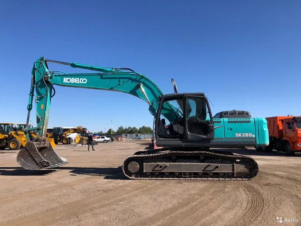 Гусеничный экскаватор Kobelco SK260LC-8