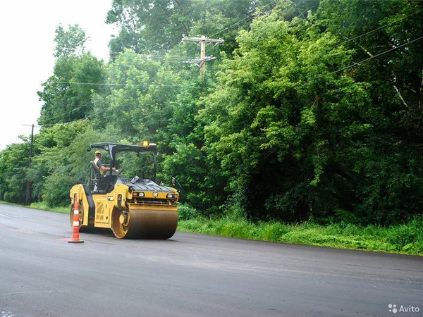 Двухвальцовый каток Caterpillar CB10