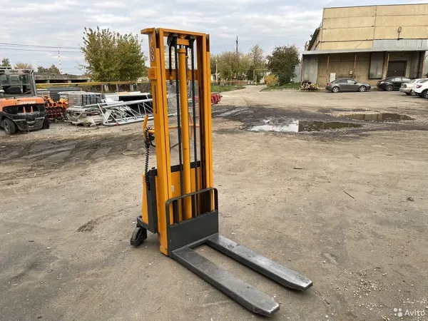 Штабелер Jungheinrich HC110