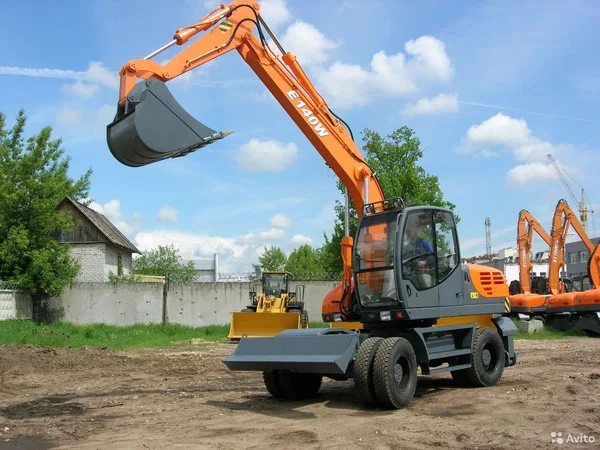 Колесный экскаватор UMG E140W