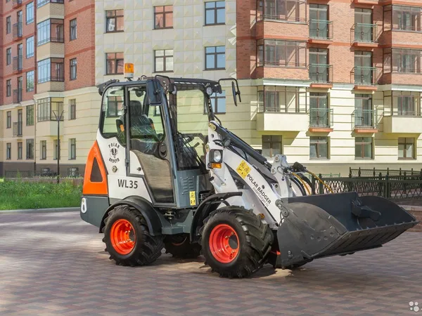 Мини-погрузчик Polar Badger WL35