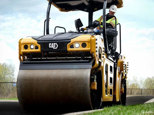 Двухвальцовый каток Caterpillar CB7