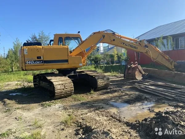 Гусеничный экскаватор Hyundai R140LCM-7 болотоход