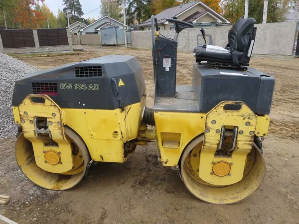 Тротуарный каток BOMAG BW135 AD