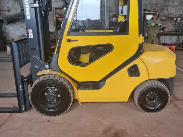 Вилочный погрузчик Komatsu FD30T-17
