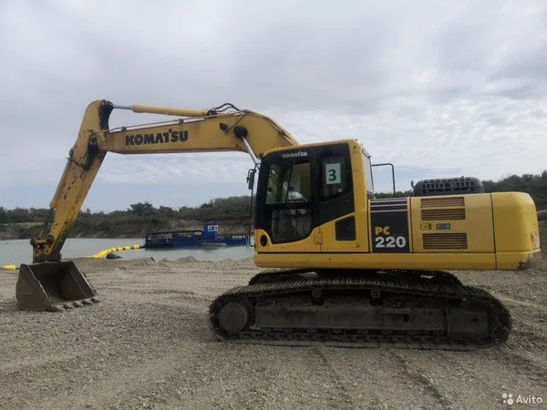 Гусеничный экскаватор Komatsu PC220LC-8
