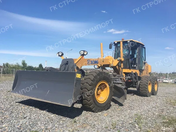 Автогрейдер XCMG GR215A