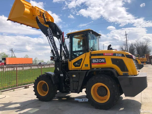 Фронтальный погрузчик BIZON 930