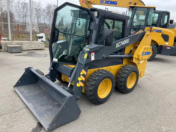 Мини-погрузчик XCMG XC740RU
