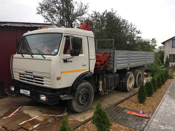 Бортовой грузовик с КМУ КамАЗ 53215