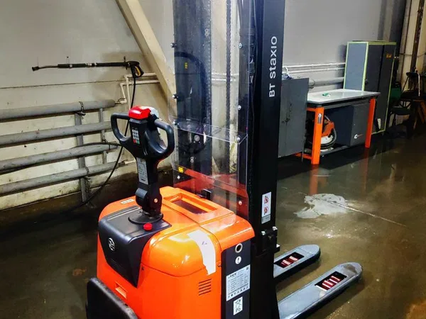 Штабелер BT Staxio SPE125L