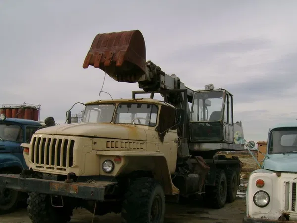 Экскаватор-планировщик Кохановский ЭЗ ЭО-3533 на шасси УРАЛ