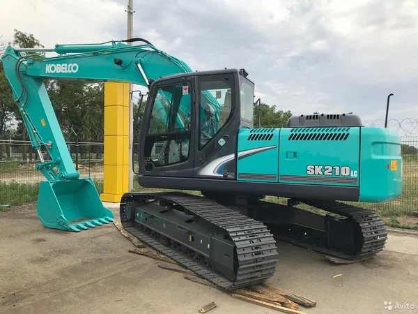 Гусеничный экскаватор Kobelco SK210LC-10