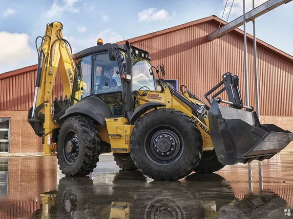 Экскаватор-погрузчик New Holland B115B