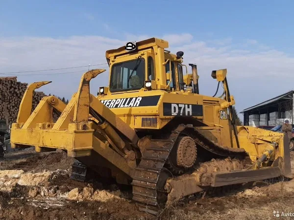 Гусеничный бульдозер Caterpillar D7H
