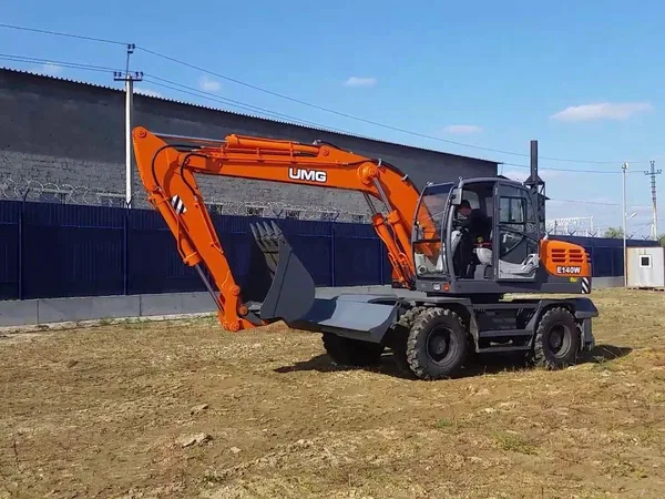 Колесный экскаватор UMG E140W
