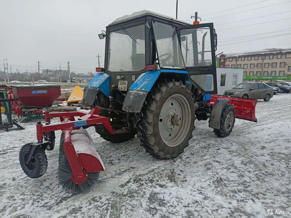 Коммунальная щетка на трактор