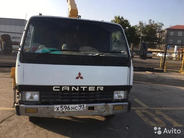 Бортовой грузовик с КМУ Mitsubishi Fuso Canter