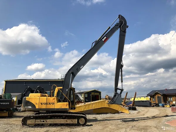 Гусеничный экскаватор Volvo EC210
