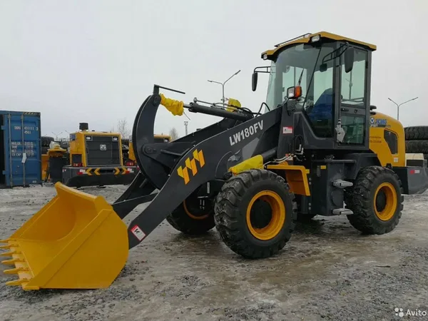 Фронтальный погрузчик XCMG LW180FV