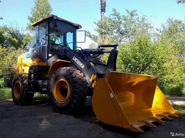 Фронтальный погрузчик XCMG LW300KN