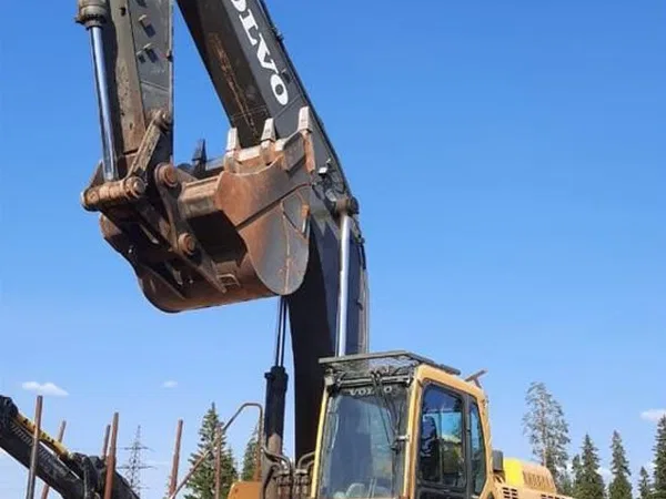 Гусеничный экскаватор Volvo EC360B LC