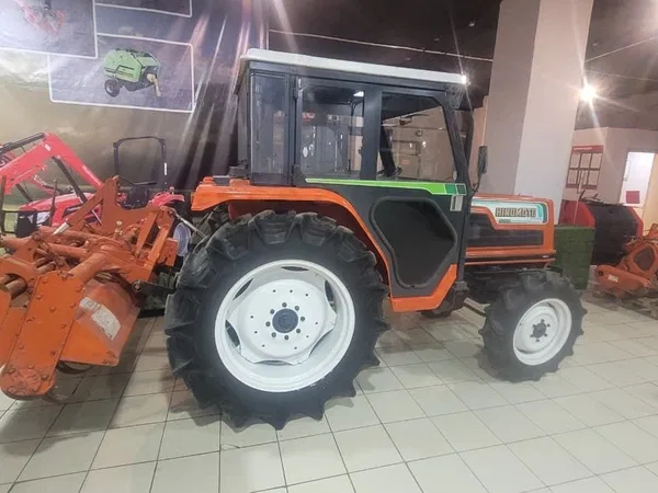 Трактор Hinomoto N329