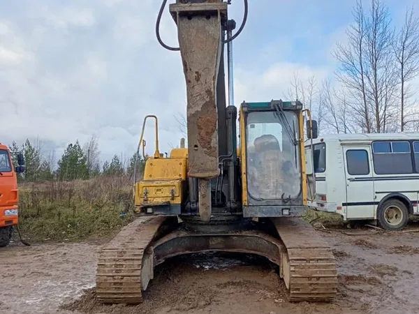 Гусеничный экскаватор Volvo EC240B LC