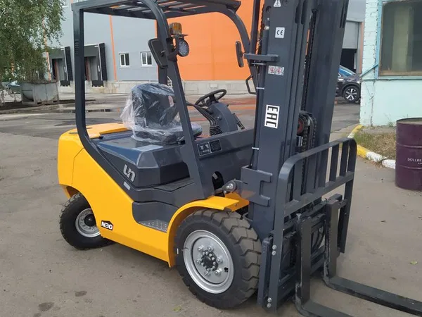 Вилочный погрузчик UN Forklifts FD30T