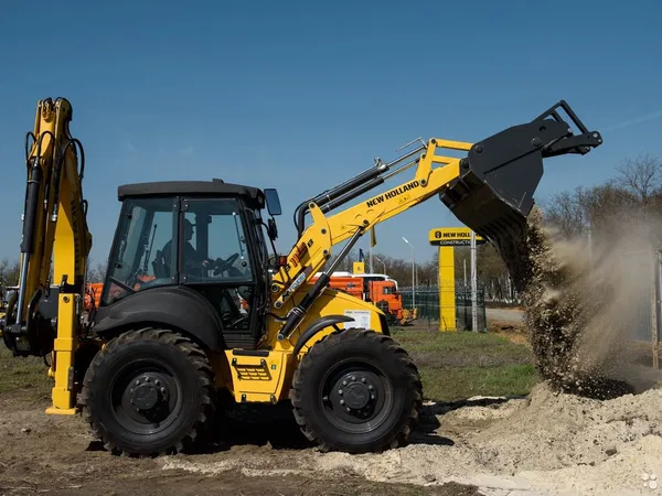 Экскаватор-погрузчик New Holland B115B