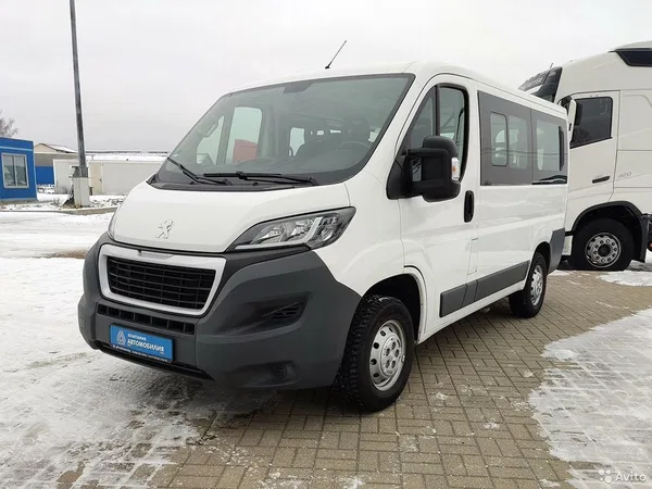 Микроавтобус Peugeot Boxer