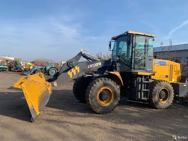 Фронтальный погрузчик XCMG LW330FN