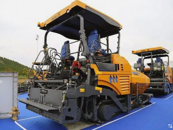 Асфальтоукладчик XCMG RP953