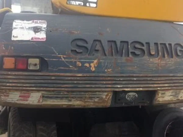 Колесный экскаватор Volvo