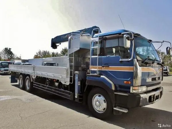 Бортовой грузовик с КМУ Nissan Diesel UD