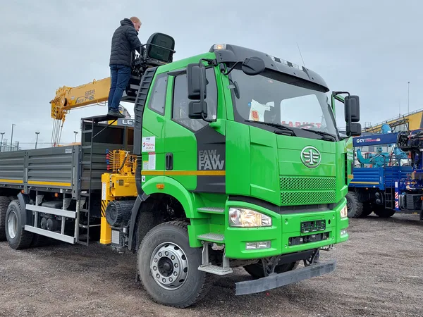 Бортовой грузовик с КМУ FAW с КМУ Soosan SCS746L