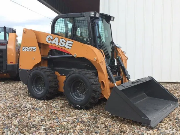 Мини-погрузчик CASE SR175