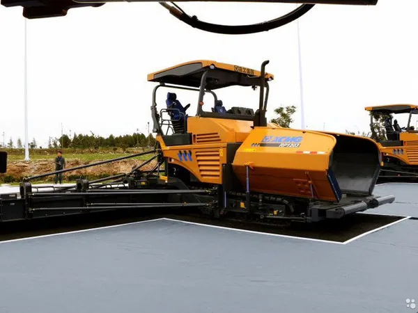 Асфальтоукладчик XCMG RP1203