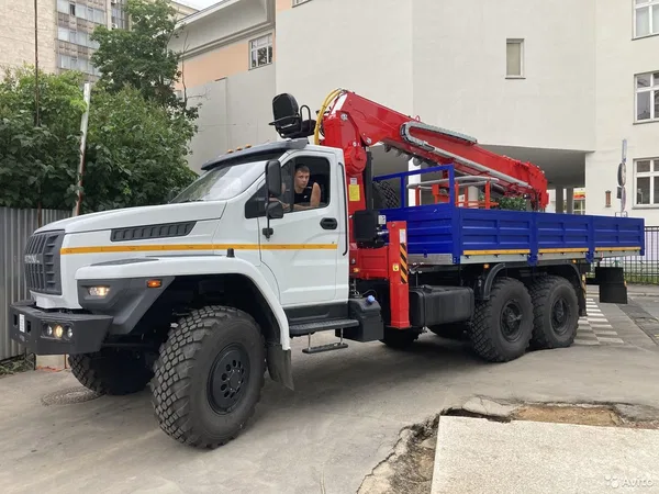Бортовой грузовик с КМУ УРАЛ Next