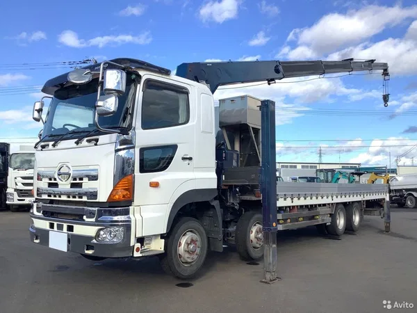 Эвакуатор HINO Profia с КМУ