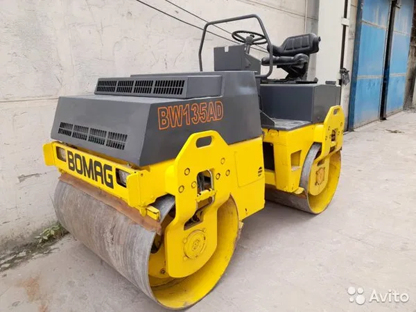Тротуарный каток Bomag BW135 AD