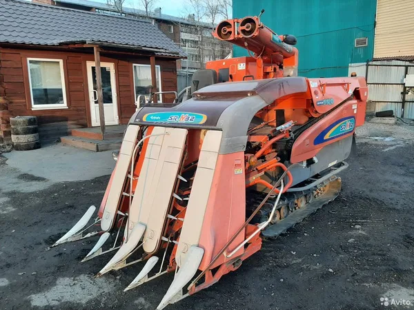 Зерноуборочный комбайн Kubota SR 32
