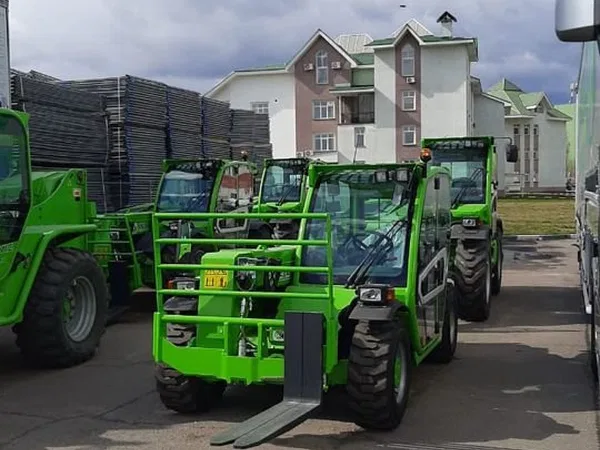 Телескопический погрузчик Merlo P 27.6 Top