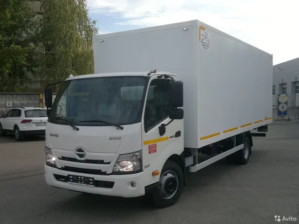 Промтоварный фургон Hino 300