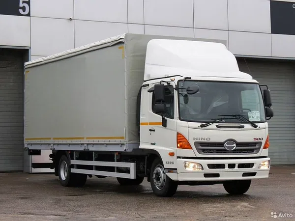 Тентованный грузовик Hino 500 (Ranger)