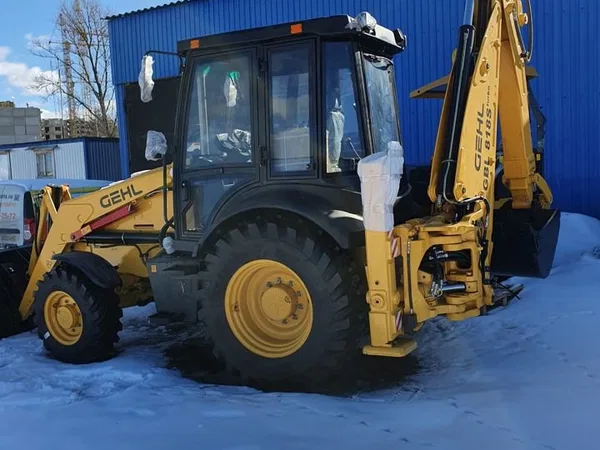 Экскаватор-погрузчик Gehl GBL818S