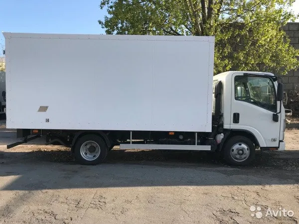 Промтоварный фургон Isuzu NMR85H