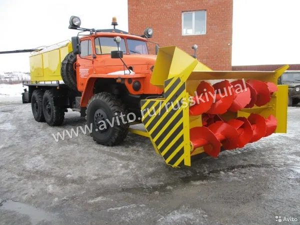 Снегоуборочная машина УРАЛ шнекороторная