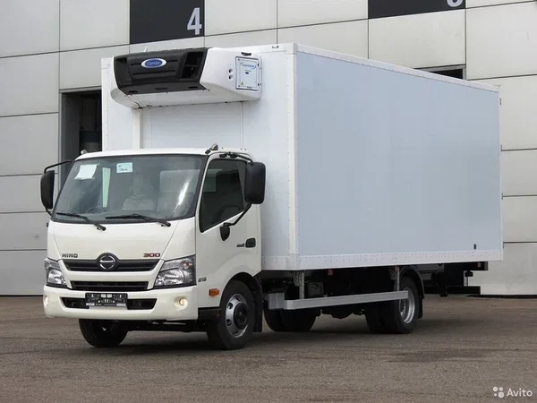 Рефрижераторный фургон Hino 300 Toyota